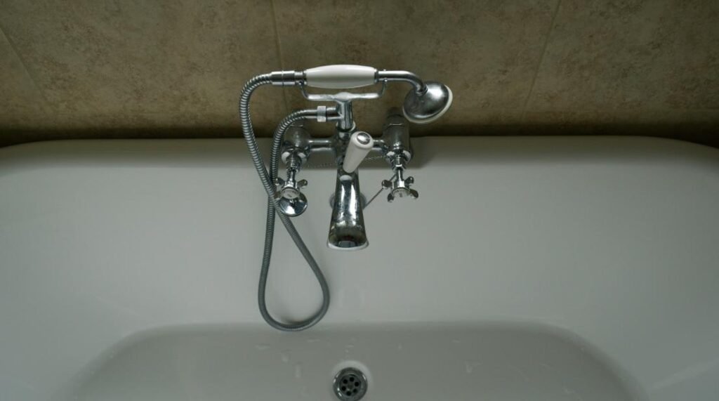 Understanding the Difference Between Sink Faucets and Tub Faucets